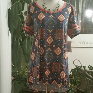 NWTS Lularoe Classic T